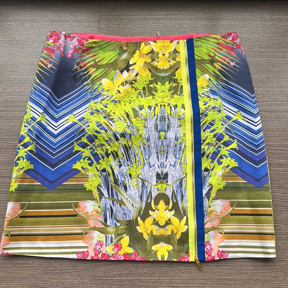 Elie Tahari playful skirt with flowers photo print, vibrant colors, US Size 14